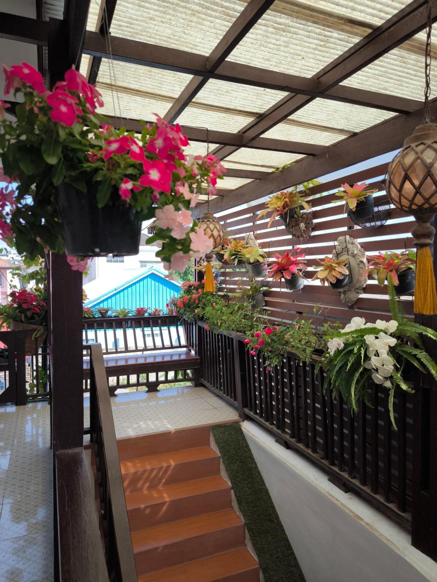 מלון צ'יאנג מאי Ratchiangsaen Flora House מראה חיצוני תמונה